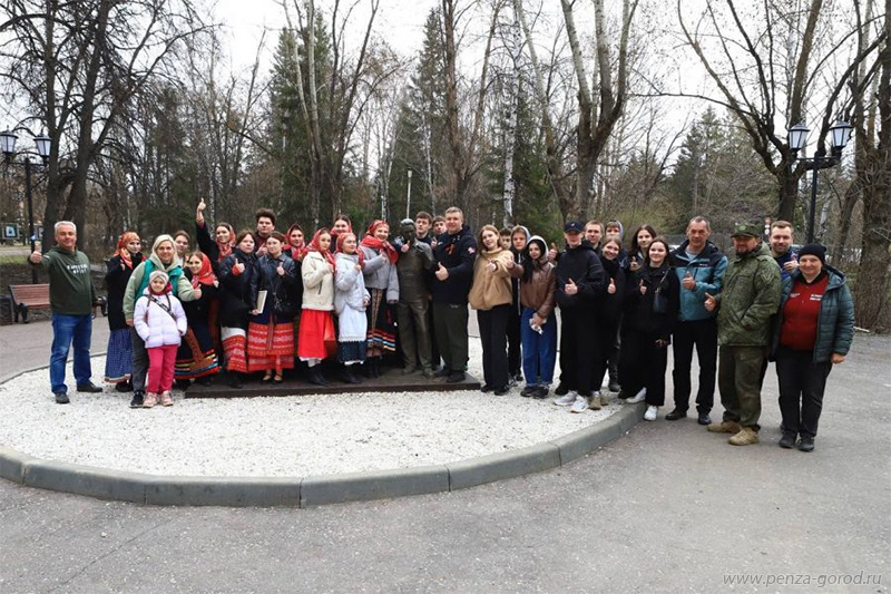 Субботник в Сквере машиностроителей превратился в районный праздник