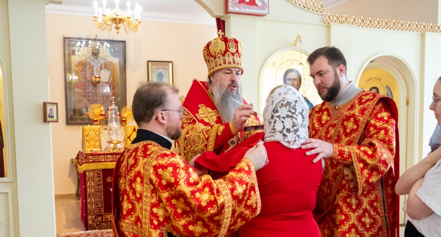 Митрополит Серафим провел праздничную литургию в день Антипасхи