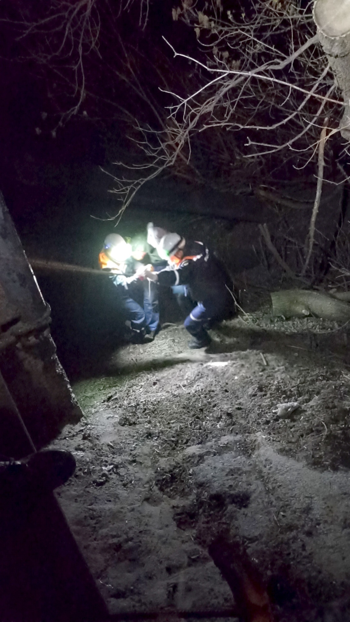 Пензенские спасатели помогли мужчине, упавшему с крутого берега реки