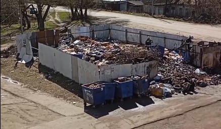 В Никольске подожгли переполненную мусорную площадку