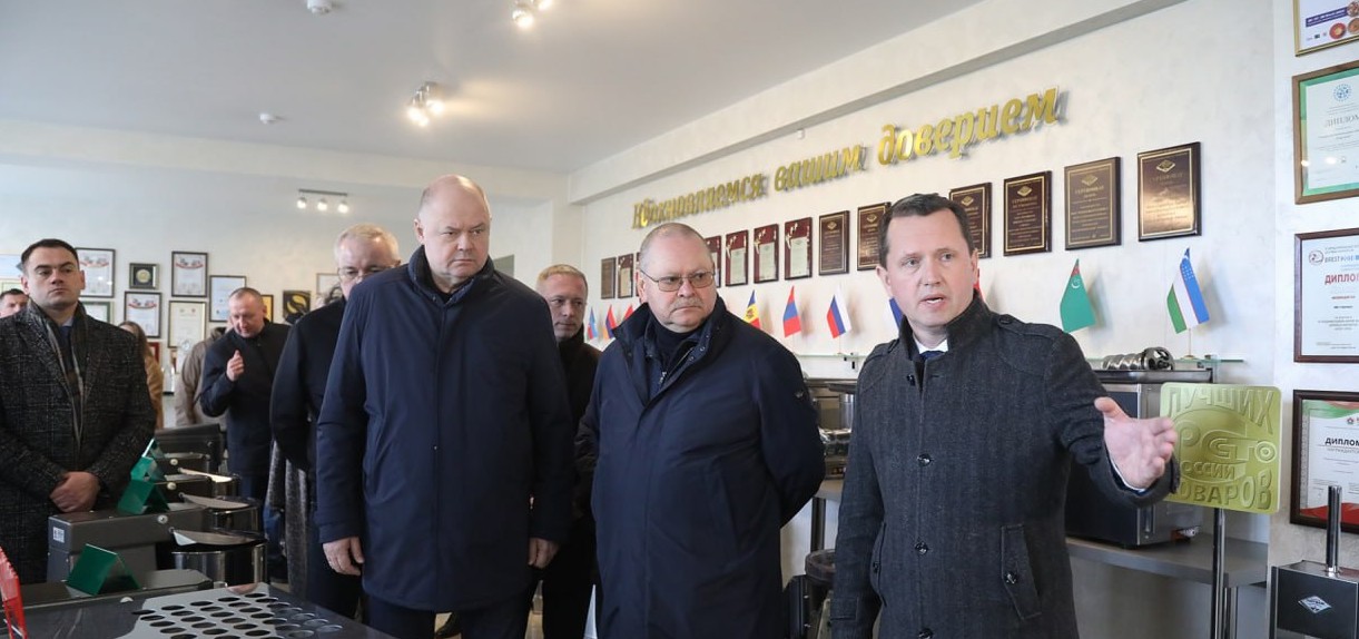 Вадим Супиков посетил завод технологического оборудования в Барановичах