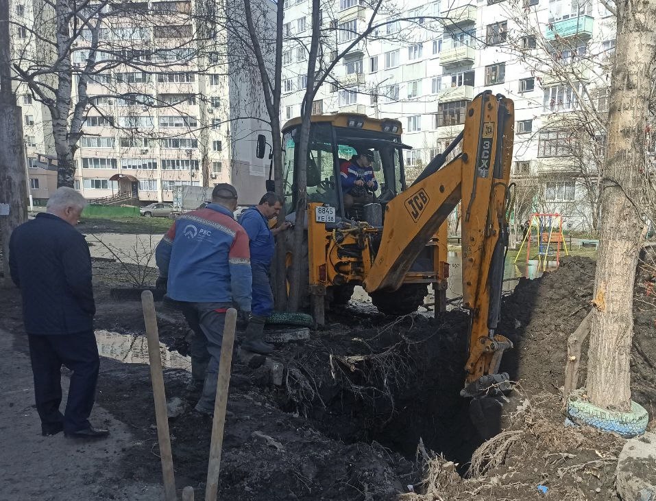 Горводоканал занимается устранением аварии на Клары Цеткин