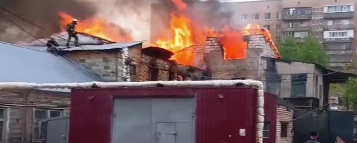 Крупный пожар в Пензе на улице Московской тушили более 40 человек