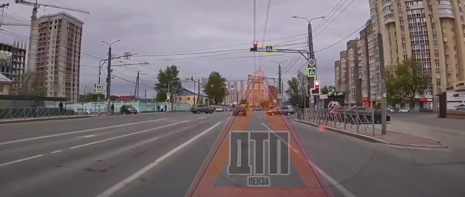 Водитель «Мазды» в Терновке промчался на красный, едва не устроив массовое ДТП