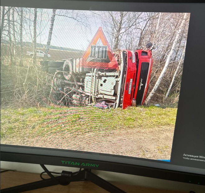 Автобетоносмеситель перевернулся на дороге в Пензенской области