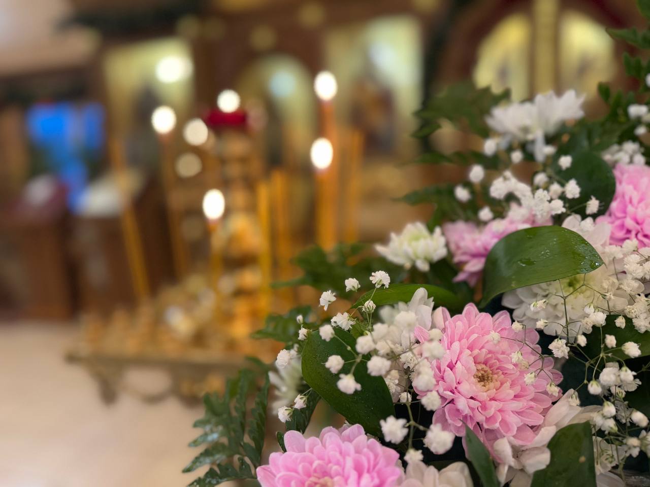 В Великую Субботу митрополит Серафим освятил пасхальные яйца и куличи пензенцев