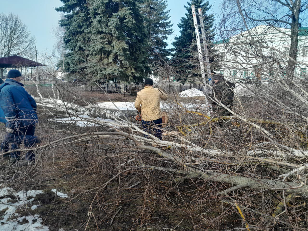В Наровчате благоустраивают зону отдыха на улице Советской