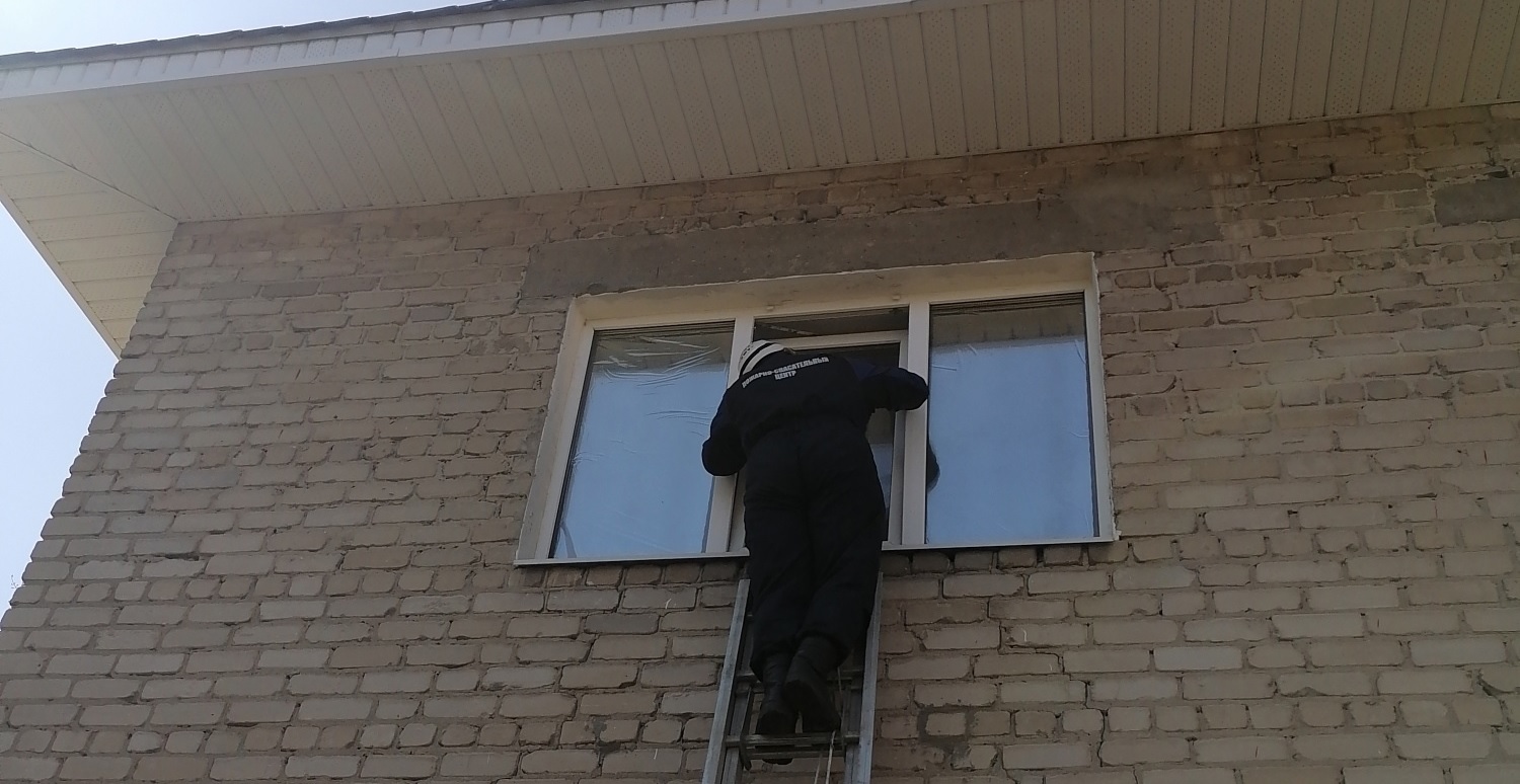 Пензенские спасатели помогли полиции попасть в квартиру к запертой женщине