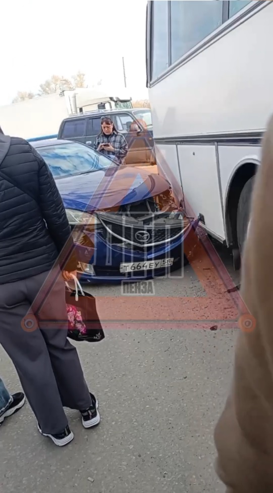 В Пензе автомобилисты протаранили два автобуса с людьми