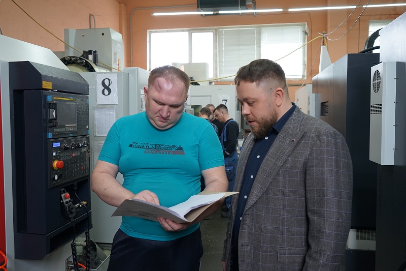 От камуфляжа к спецовке: ветеран СВО приступил к работе на пензенском заводе