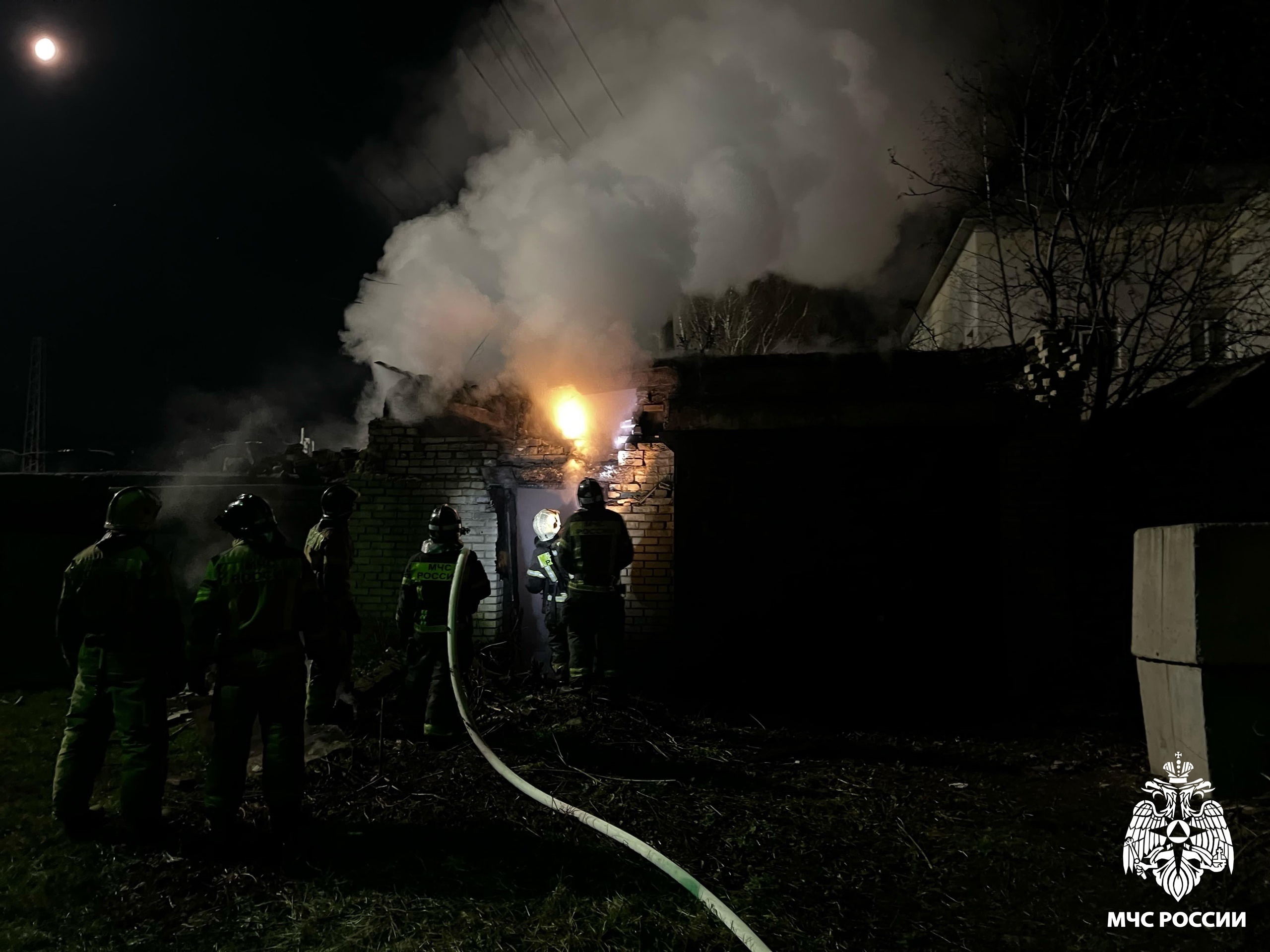 В Кузнецке 10 апреля ночной пожар вспыхнул на улице Белинского
