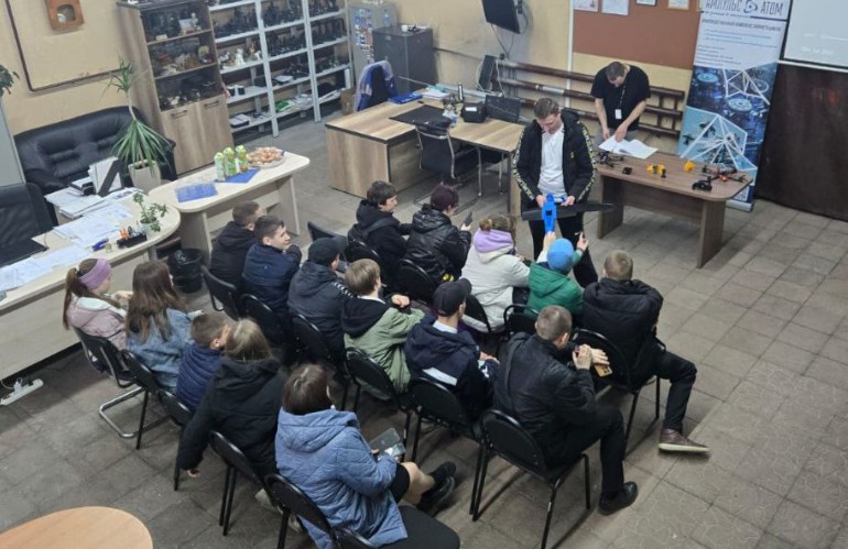 Школьники Пензы окунулись в мир высоких технологий на заводе "Импульс-Атом"