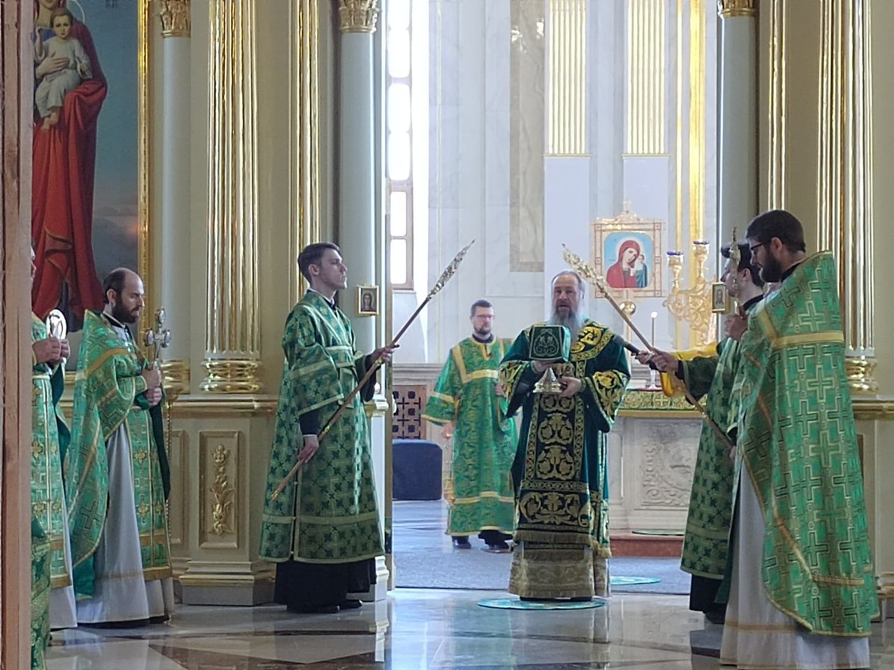 Митрополит Серафим возглавил службу в Вербное воскресенье в Пензе