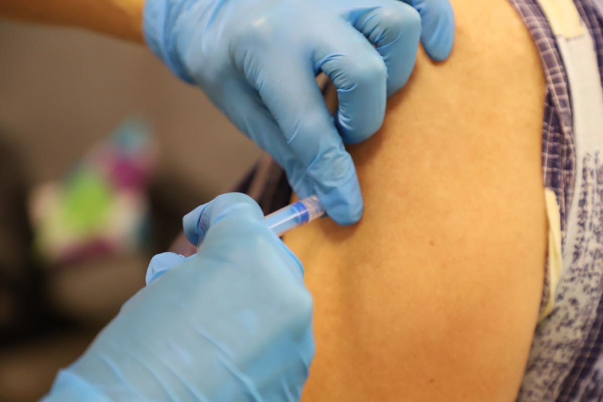 Пензенский нарколог предупреждает об опасности алкоголя при вакцинации