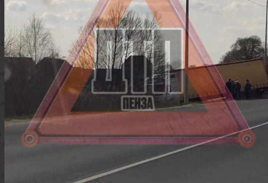 В Пензенской области фура съехала в кювет на трассе М5