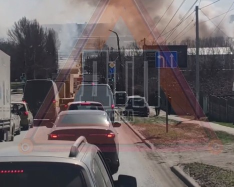 В Пензе пожар на мебельном складе спровоцировал огромную пробку