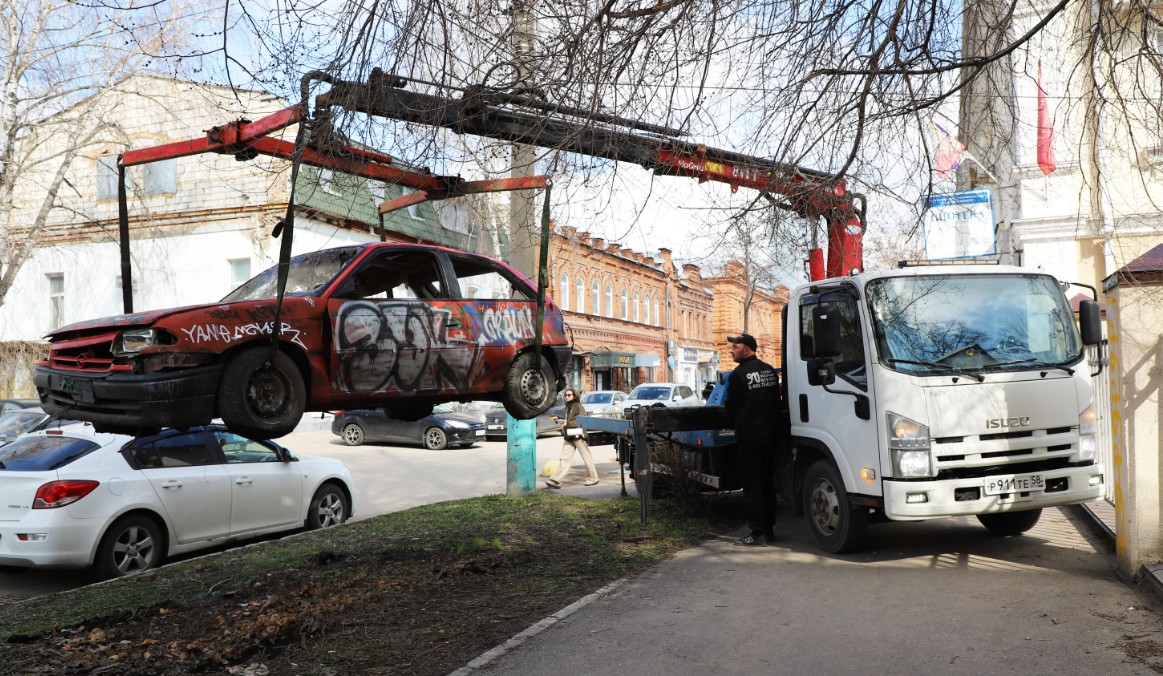 В Пензе началась эвакуация брошенных машин