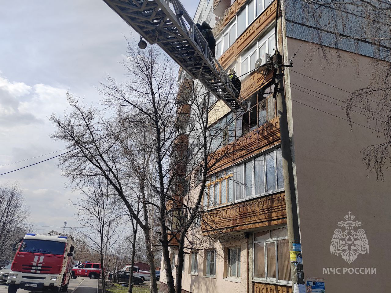 27 пожарных боролись с пламенем на Клары Цеткин в Пензе