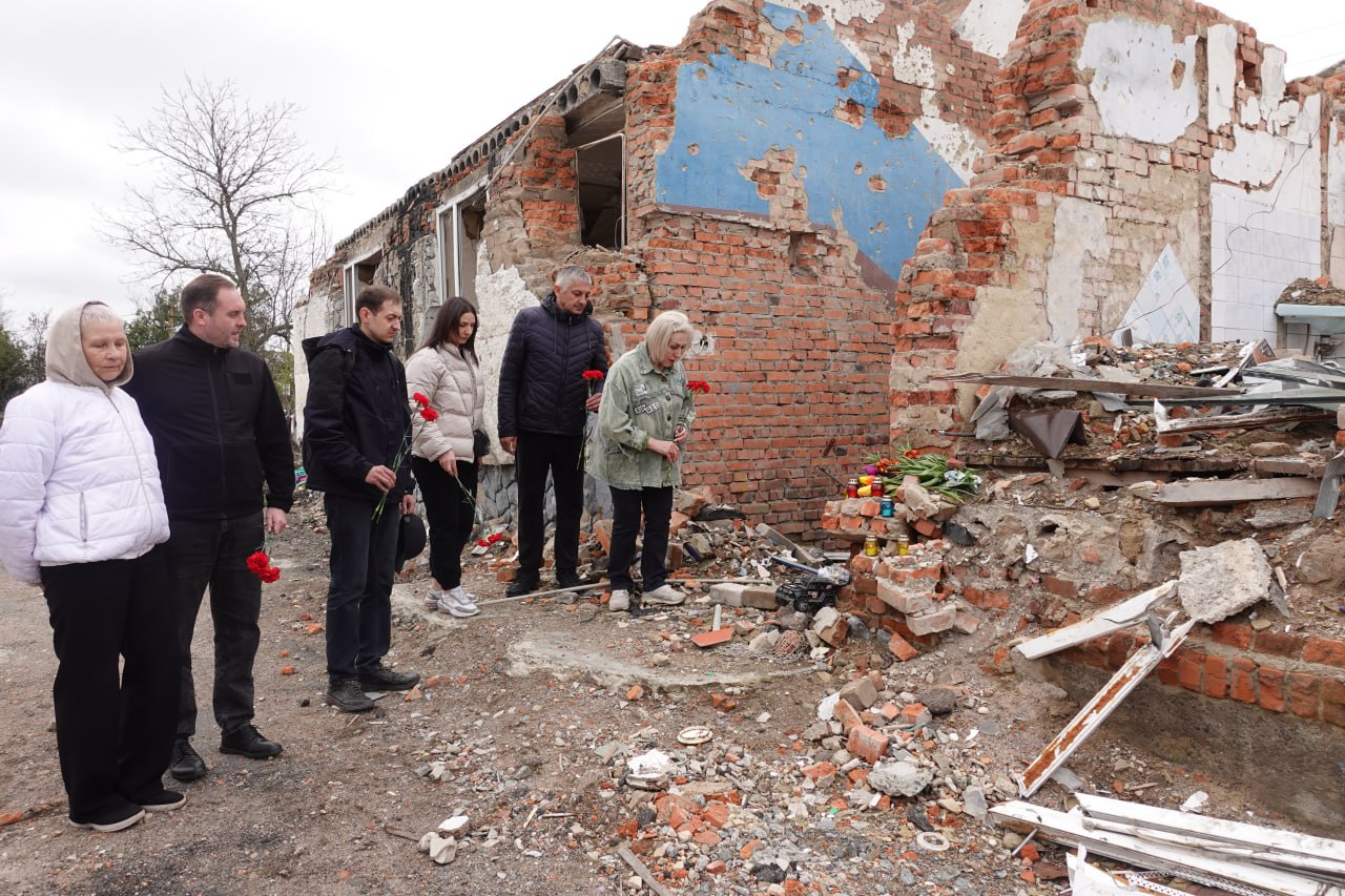 В подшефном Пензе Токмаке почтили память жертв ракетного удара