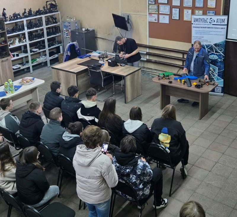 Школьники из Колышлея изучили производство на заводе «Импульс-Атом»