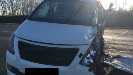 В Иссинском районе два человека погибли при столкновении КамАЗа и Hyundai