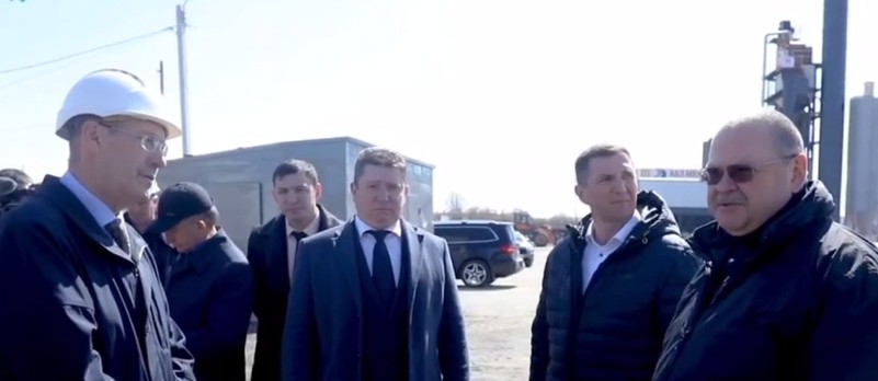 Олег Мельниченко проверил работу нового асфальтобетонного завода