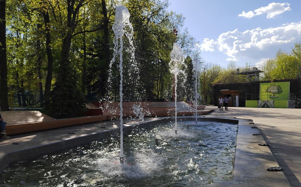 В парке Белинского запустили фонтан у планетария