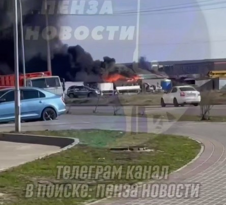 В Засечном загорелся строительный вагончик