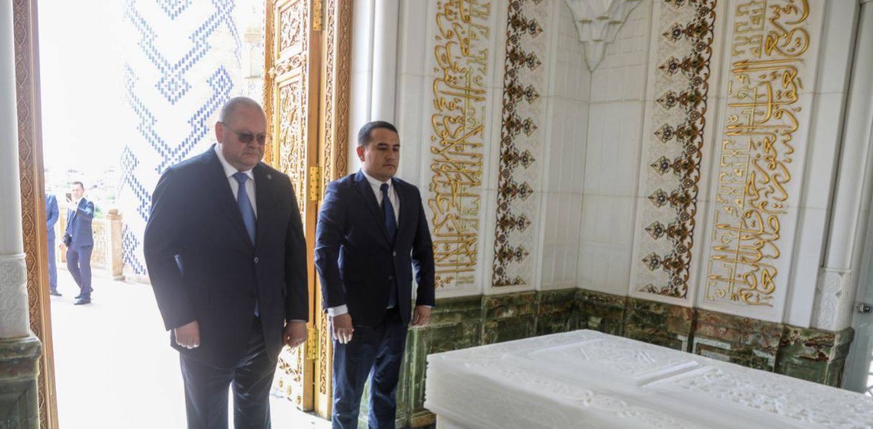 Олег Мельниченко почтил память Ислама Каримова в Самарканде