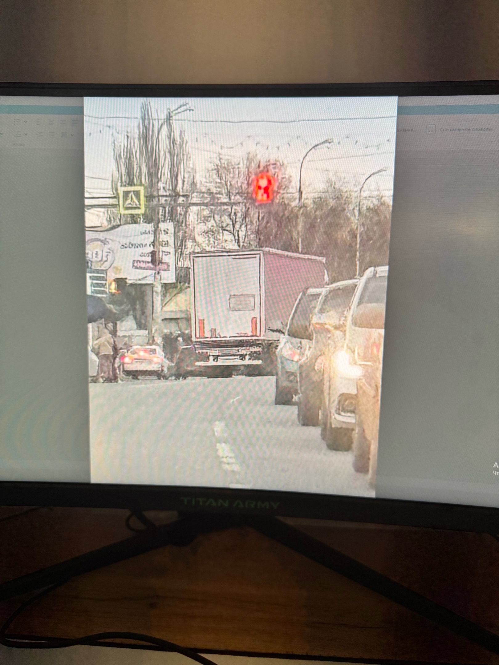 В Пензе на улице Луначарского столкнулись фура и легковой автомобиль