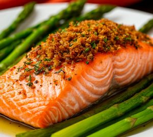 Запеченный лосось с хрустящей корочкой и спаржей