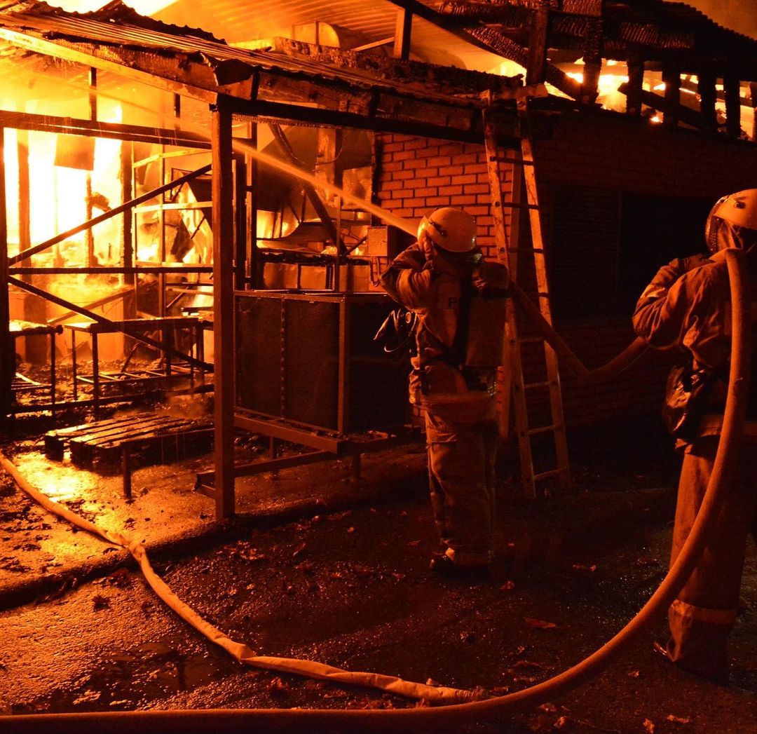 В Лунинском районе дети спалили гараж и беседку во время игры