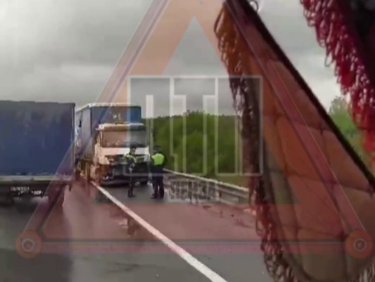 Водитель фуры уснул за рулем и протаранил отбойник в Пензенской области