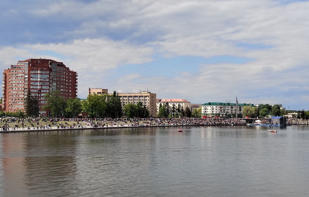 Авиашоу над Сурой собрало тысячи пензенцев в День Победы