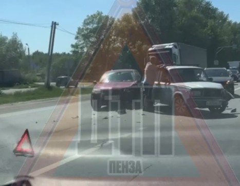 Авария с фурой и двумя авто на трассе М5 под Пензой спровоцировала пробку