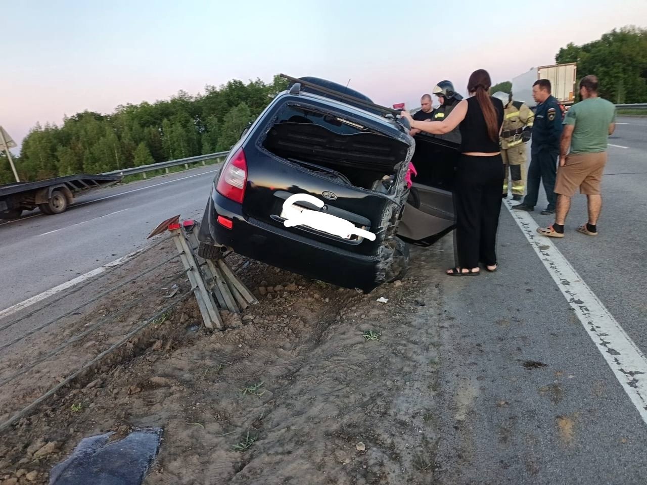 Наехал на ограждение: 2 человека пострадали на трассе М5 в Городищенском районе