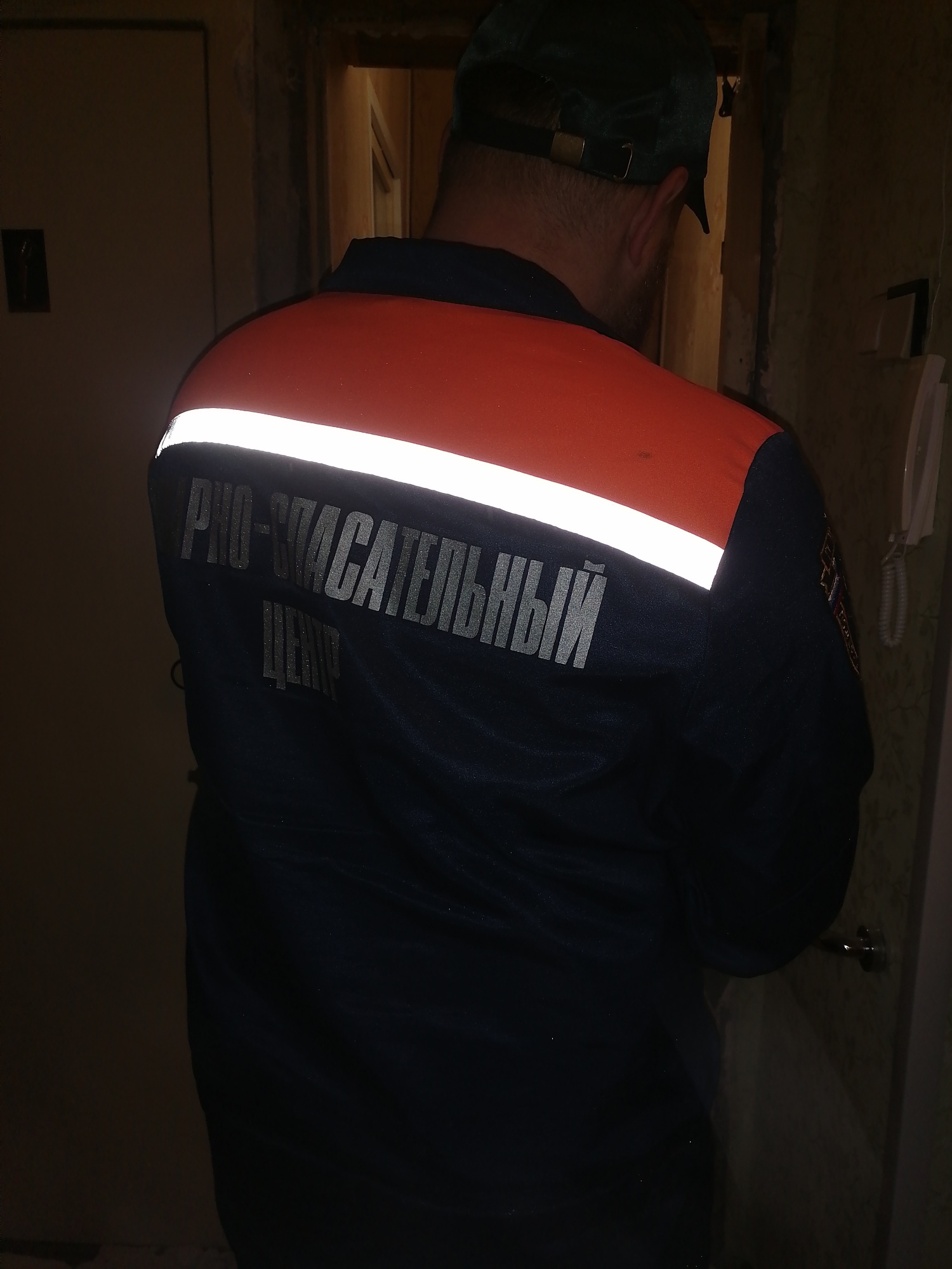 Пензенские спасатели вскрыли дверь и помогли пожилой женщине