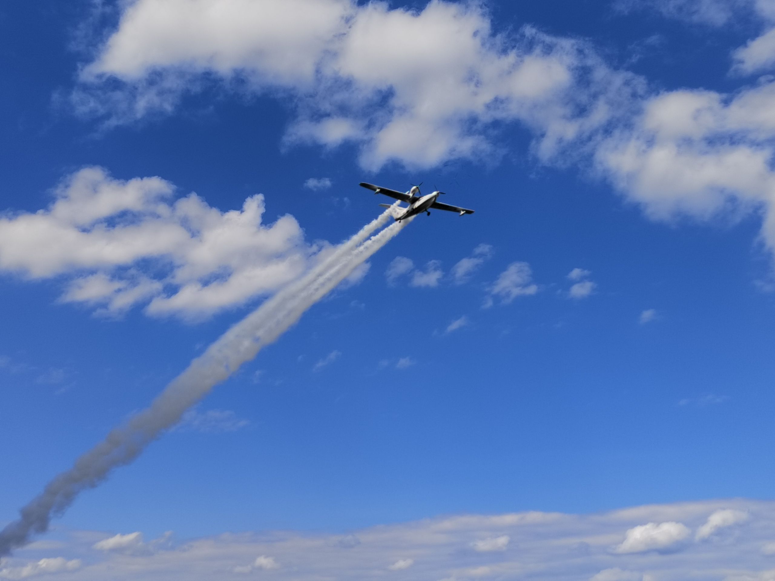 Появилось видео фигур высшего пилотажа на авиашоу в Пензе