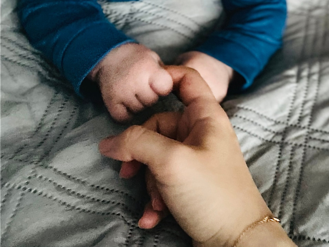 Отпуск родителей предлагают продлевать при болезни ребенка