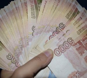 Средняя зарплата в России может достигнуть 100 тысяч рублей к концу 2025 года