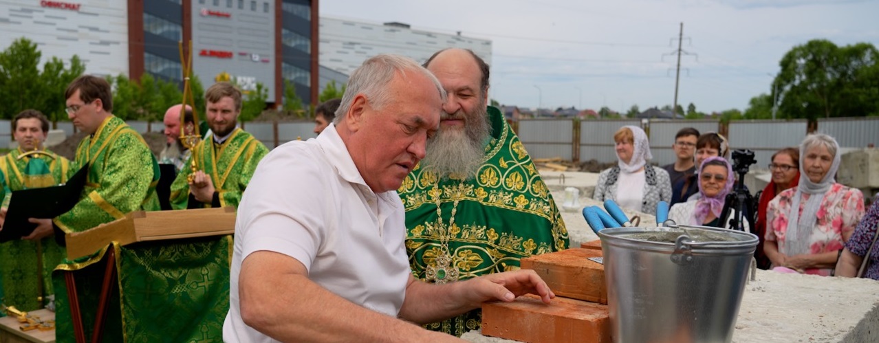 Основатель «Термодома» принял участие в закладке храма в Спутнике