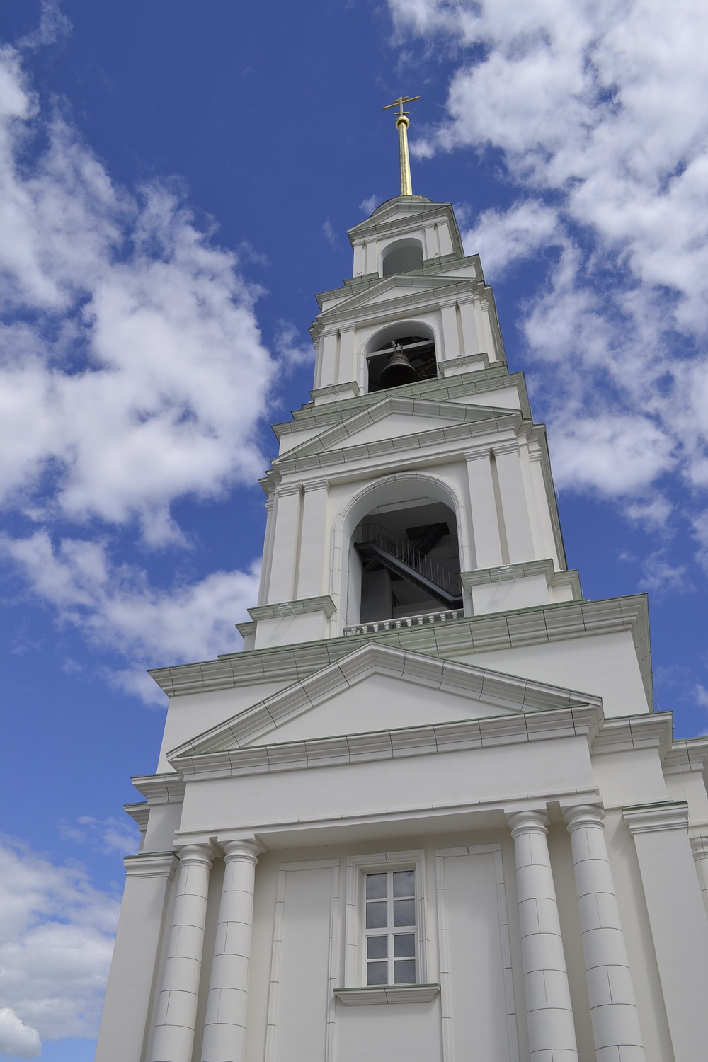 В Пензе митрополит Серафим провел службу в честь Дня Победы