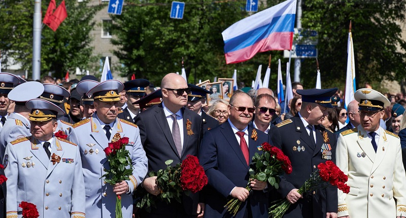 Вадим Супиков принял участие в возложении цветов у Монумента Победы