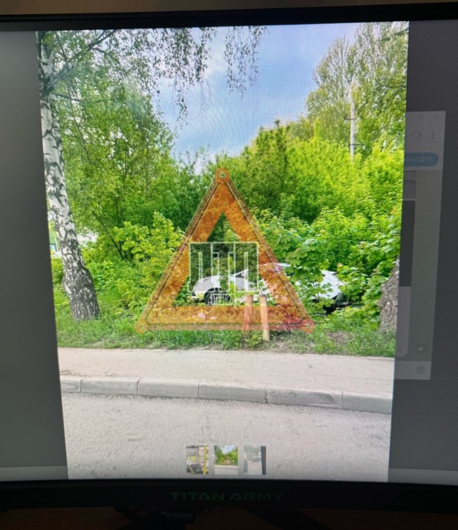 Легковушка улетела в кусты после ДТП в Пензе