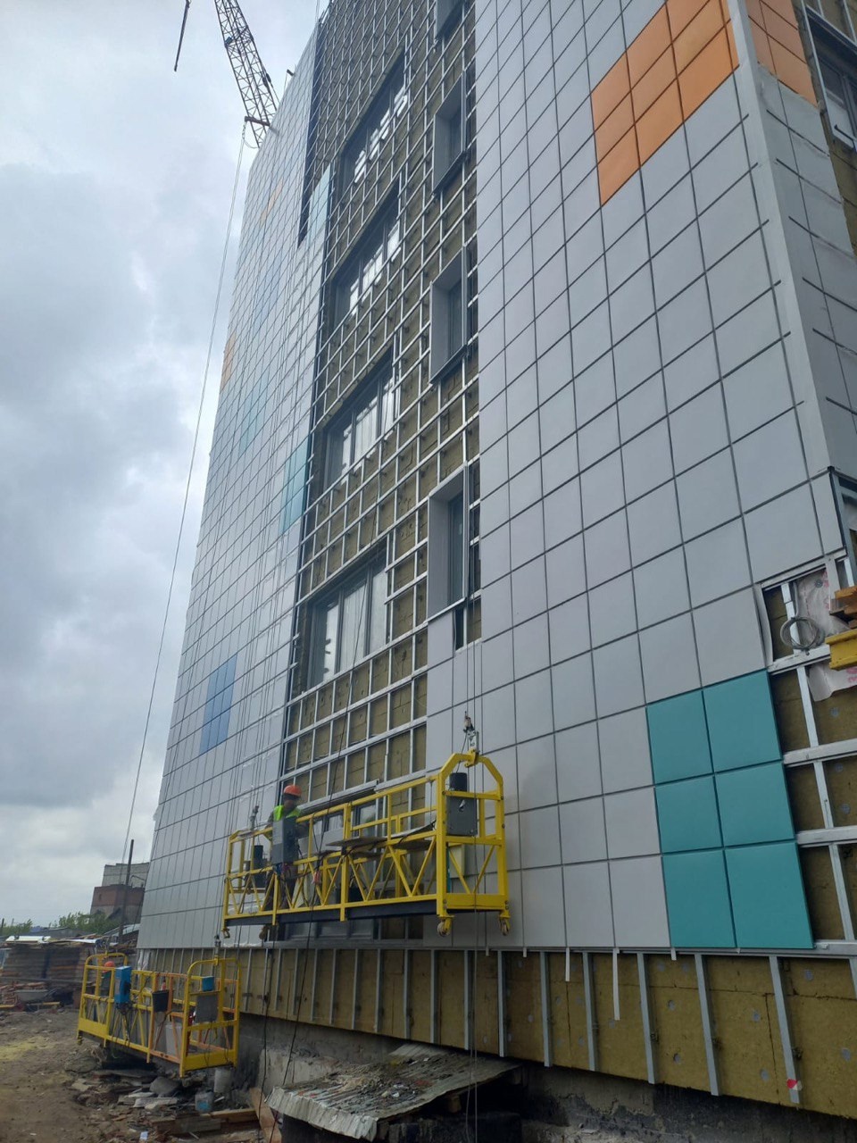 Александр Гришаев оценил ход работ в новой кузнецкой поликлинике