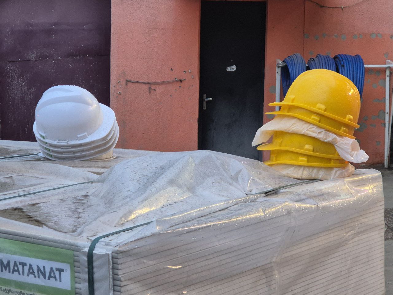 Благоустройство двора на Карпинского в Пензе: где урны и забор?