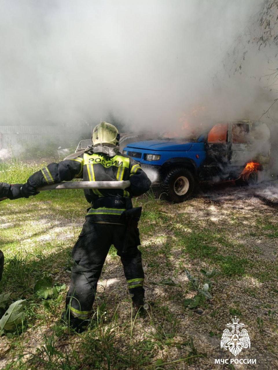 Игры с пухом: в Пензе дети тушили огонь ногами, в Каменке вызвали пожарных