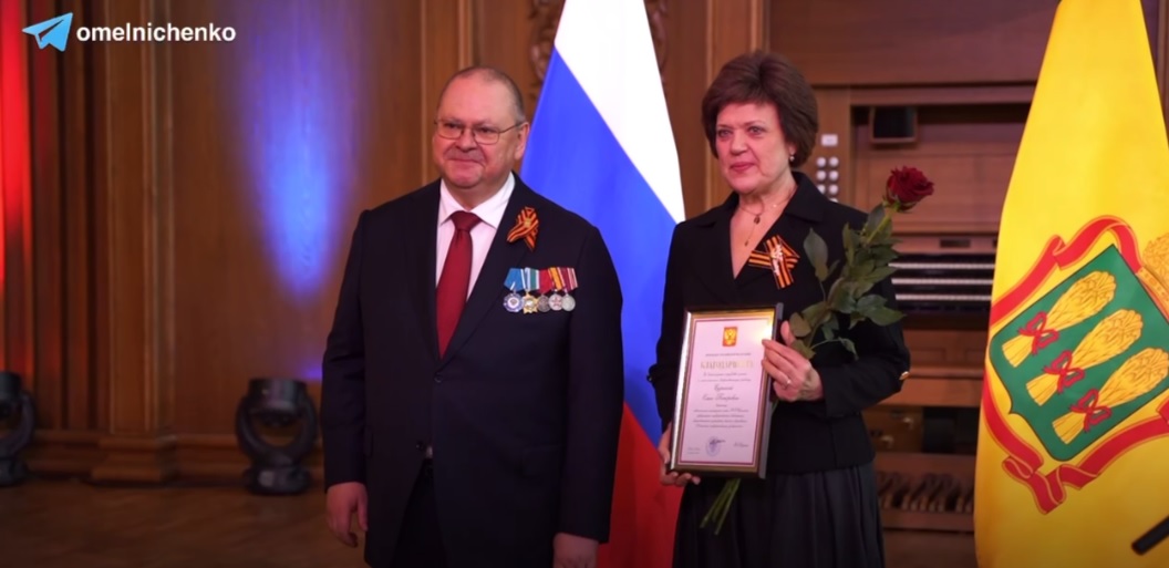 Олег Мельниченко поздравил директора института с благодарностью Президента