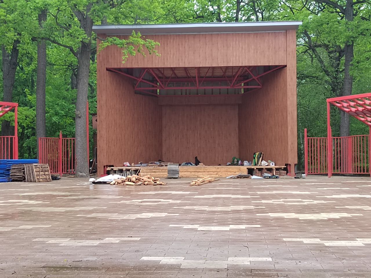 Танцплощадку в парке Белинского не доделали даже к майским праздникам