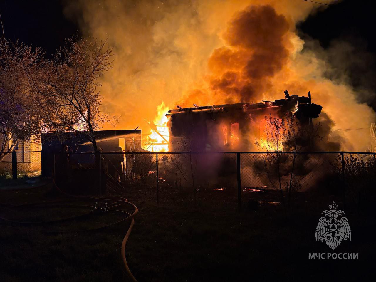Два человека погибли при пожаре в Никольске